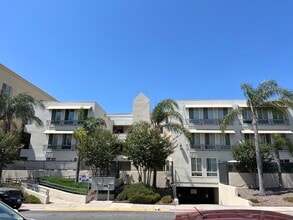 5540 Lindo Paseo, Unit Campus Walk Condos in San Diego, CA - Foto de edificio - Building Photo