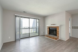 Aurea Station in Charlotte, NC - Building Photo - Interior Photo