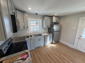 319 Jewett St, Unit #2 in Manchester, NH - Building Photo - Building Photo
