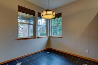 2882 SW Fairway Point Dr in Oak Harbor, WA - Building Photo - Building Photo