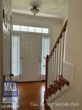 8705 Little Hoop Rd in Hollins, VA - Building Photo - Building Photo