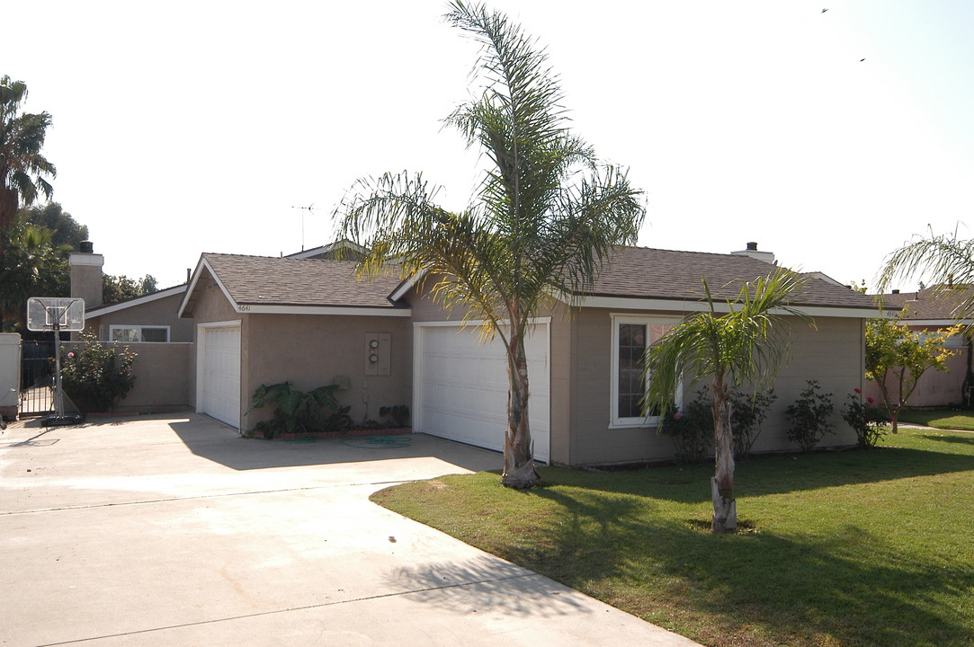 4641 Oceanside Dr in Chino, CA - Foto de edificio