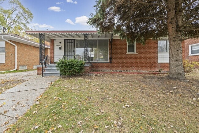 property at 1695 Lexington Pkwy