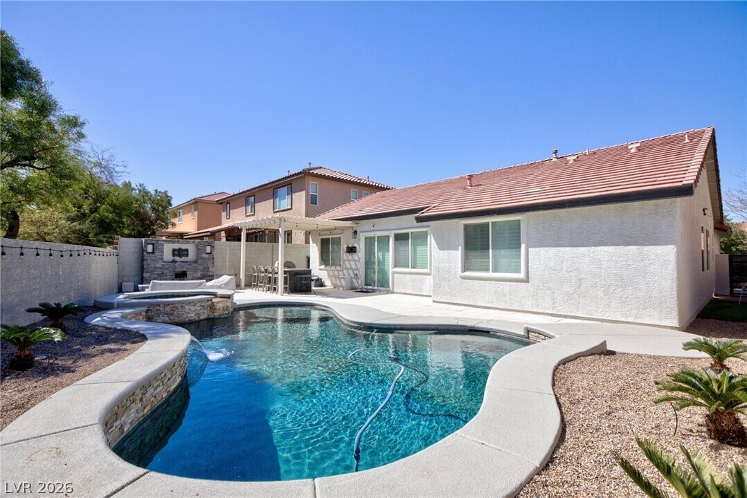 10378 Grizzly Forest Dr in Las Vegas, NV - Building Photo