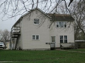 510 3rd Ave NE, Unit Upper in Independence, IA - Building Photo