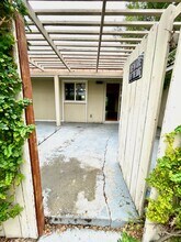 23491 Los Adornos in Laguna Hills, CA - Building Photo - Building Photo