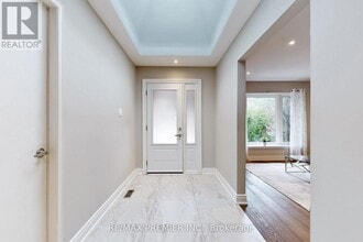 145 Fox Run in Barrie, ON - Building Photo - Building Photo