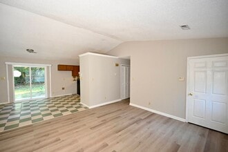 5 Capri Terrace in Durham, NC - Building Photo - Building Photo