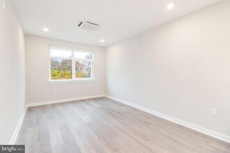 3449 Scotts Ln, Unit B418 in Philadelphia, PA - Building Photo - Building Photo