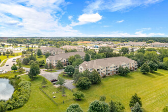 Riverwood Apartments in Kenosha, WI - Foto de edificio - Building Photo