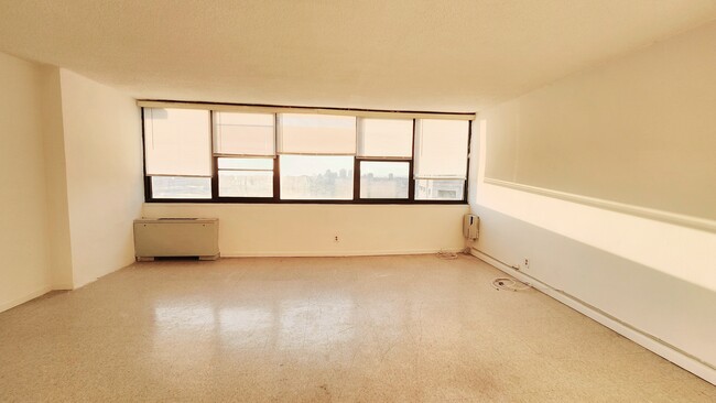 280 Marin Blvd, Unit 19D in Jersey City, NJ - Building Photo - Building Photo