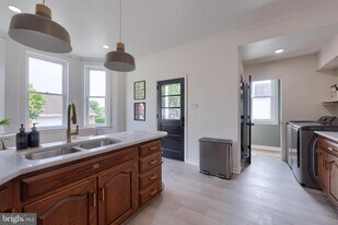 136 E Harrisburg Ave in Elizabethtown, PA - Building Photo