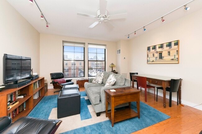535 Harrison Ave in Boston, MA - Building Photo - Building Photo