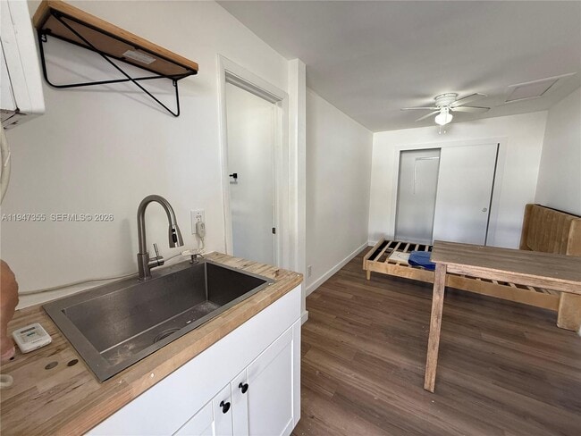 1725 Hayes St in Hollywood, FL - Building Photo - Building Photo