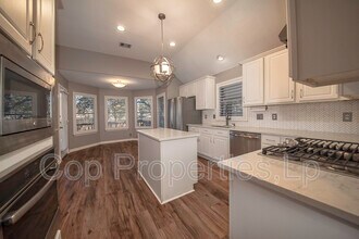 1926 Simpson Trail in San Antonio, TX - Building Photo - Building Photo