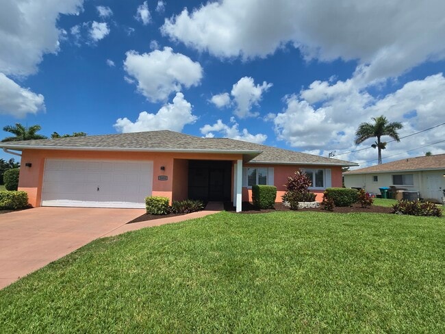 3404 SW 1st Pl in Cape Coral, FL - Building Photo - Building Photo