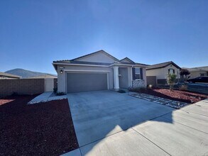 2614 Forestrun St in Hemet, CA - Foto de edificio - Building Photo