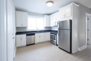 1606 E Belleview Pl, Unit Lower in Milwaukee, WI - Building Photo