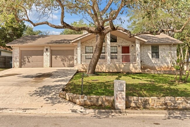 property at 850 Mission Hills Dr