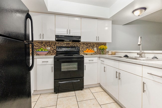 1020 Jack Calhoun Dr in Kissimmee, FL - Building Photo - Building Photo