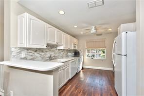 541 Windsor Sq-Unit -9-201 in Naples, FL - Building Photo - Building Photo