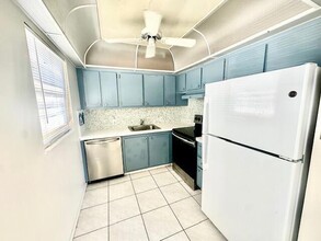 393 Fanshaw J, Unit 3930 in Boca Raton, FL - Building Photo - Building Photo