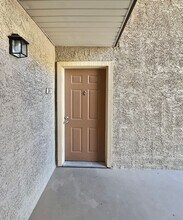 5422 River Glen Dr in Las Vegas, NV - Foto de edificio - Building Photo