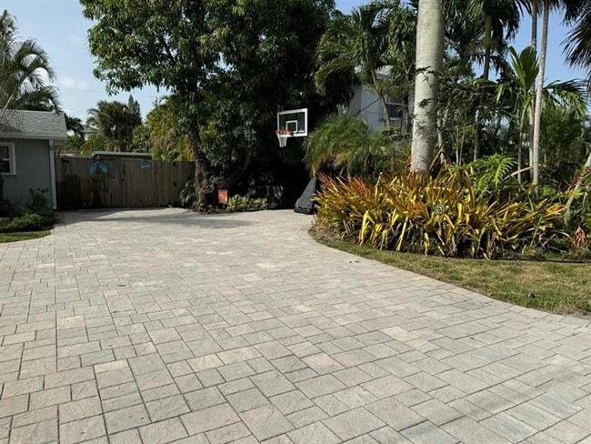 1509 NE 35th St in Oakland Park, FL - Building Photo - Building Photo