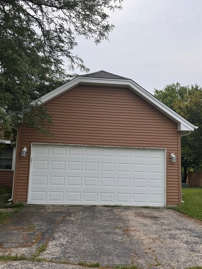 property at 1327 Andover Dr