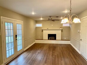 621 Forest Ln in Hurst, TX - Foto de edificio - Building Photo