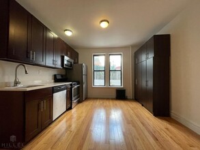 21-81-81 38th St in Queens, NY - Building Photo - Building Photo
