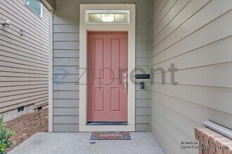 4549 SE Satinwood St in Hillsboro, OR - Building Photo - Building Photo