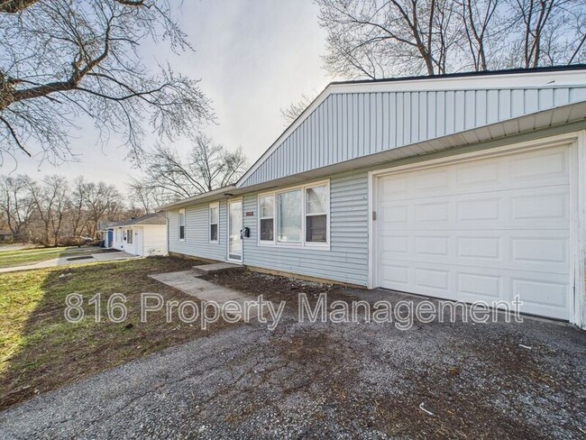 11308 Greenwood Rd in Kansas City, MO - Foto de edificio - Building Photo