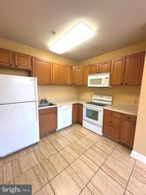 422 W Franklin St, Unit 2B in Baltimore, MD - Building Photo - Building Photo