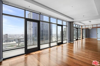 1100 S Hope St in Los Angeles, CA - Foto de edificio - Building Photo