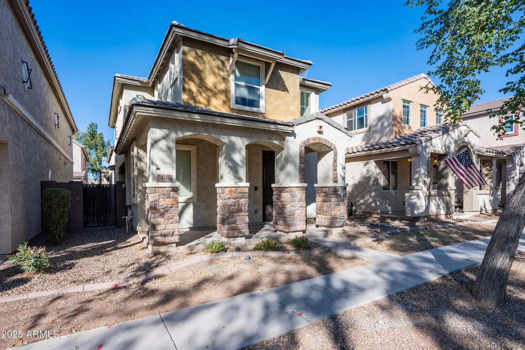 4252 E Oakland St in Gilbert, AZ - Building Photo