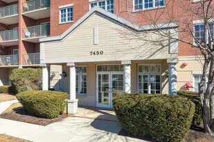 Lincoln Ridge Condominiums in Skokie, IL - Building Photo