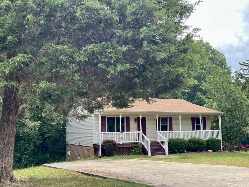 1468 Winesap Rd in Madison Heights, VA - Foto de edificio