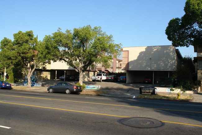 209 S Rampart Blvd in Los Angeles, CA - Foto de edificio - Building Photo