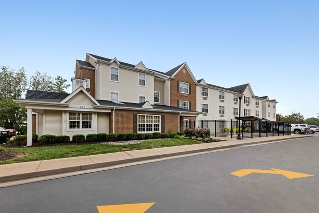 Furnished Studio-Fenton in Fenton, MO - Foto de edificio - Building Photo