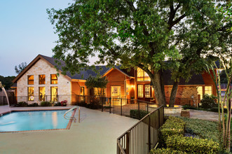 Spicewood Springs Apartment Homes in Austin, TX - Foto de edificio - Building Photo