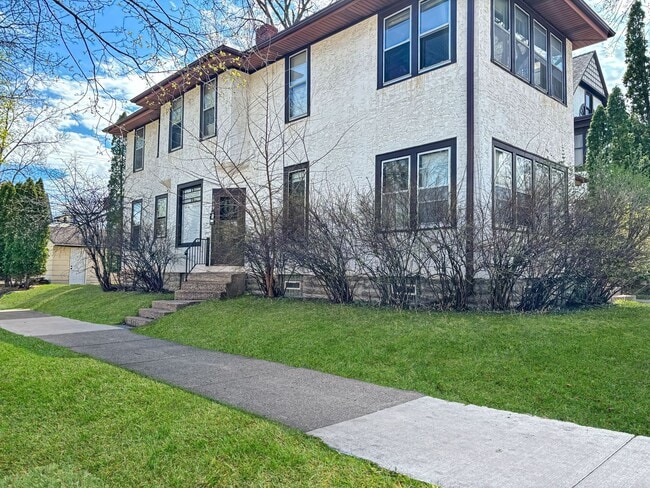 property at 1019 W 31st St