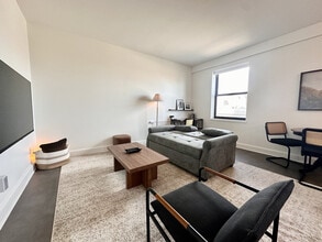 758 N Broadway in Milwaukee, WI - Foto de edificio - Building Photo