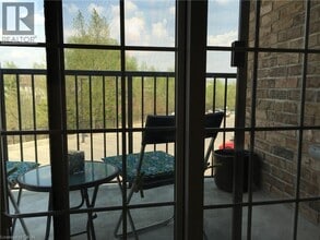 950 Highland Rd W in Kitchener, ON - Building Photo - Building Photo