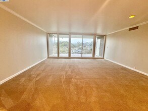 34 Andrew Dr in Tiburon, CA - Foto de edificio - Building Photo