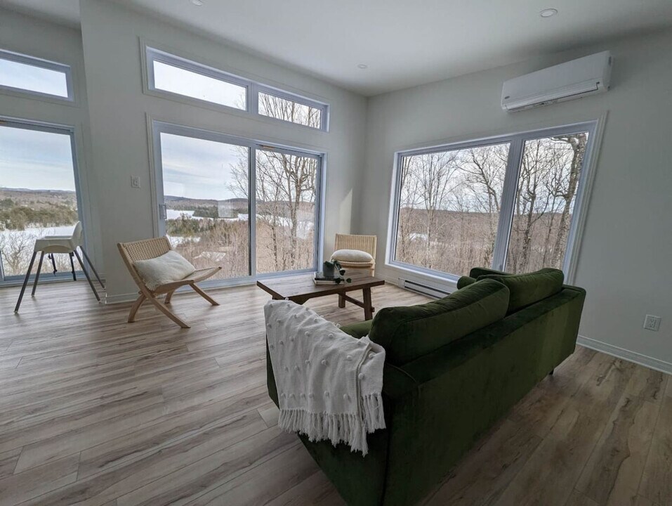 94 Chem. des Martins Pêcheurs in Val-des-monts, QC - Building Photo