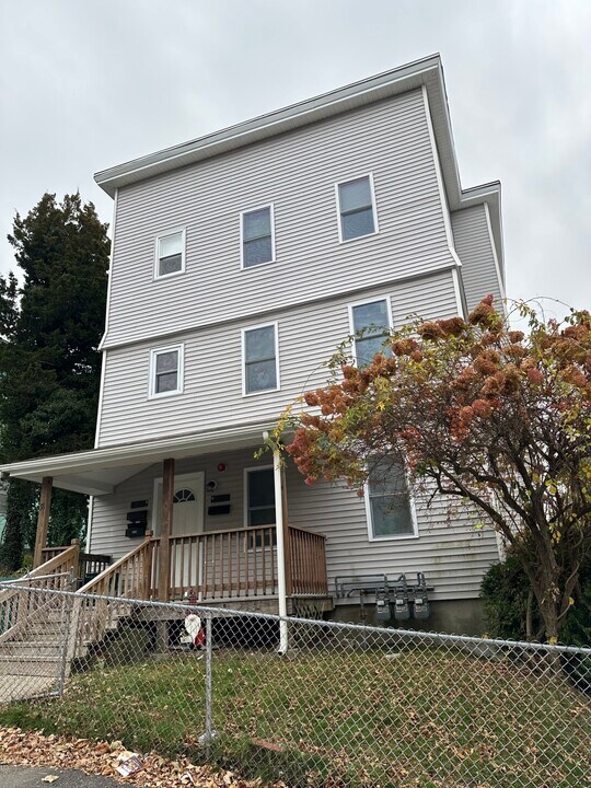 38 Columbia St, Unit 3 in Worcester, MA - Building Photo