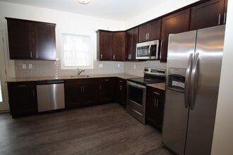 23 Waterford Ave in Latham, NY - Building Photo - Building Photo