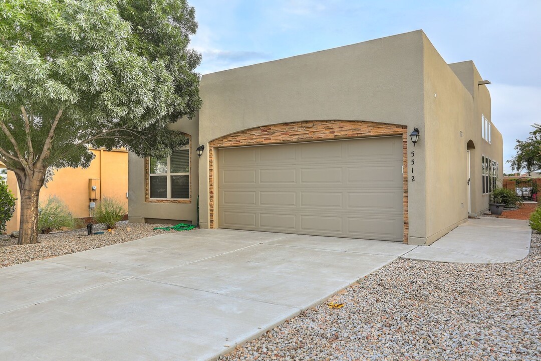 5512 Costa Uerde Rd NW in Albuquerque, NM - Building Photo