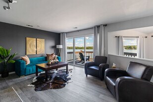 301 S Front St, Unit SI ID1354354P in Jeffersonville, IN - Building Photo